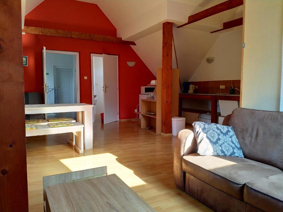 Camping & Guest House Pliskovice Mirovice 外观 照片