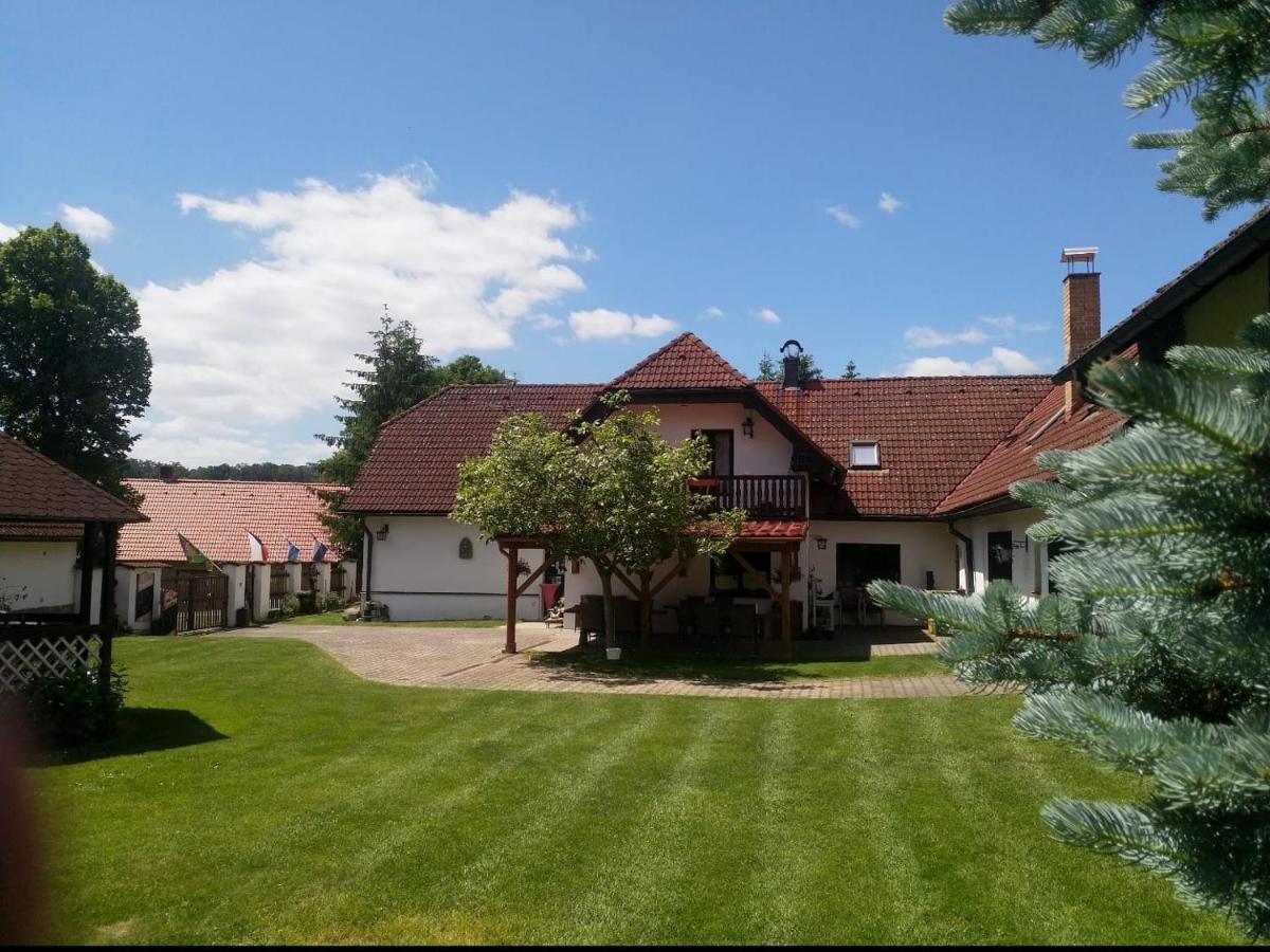 Camping & Guest House Pliskovice Mirovice 外观 照片